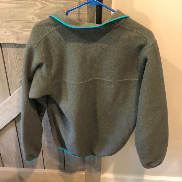 Women’s Patagonia Fleece Pullover - Picture 2 of 2